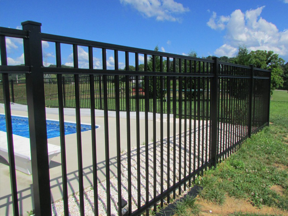 Residential fence contractor in Louisville, Kentucky