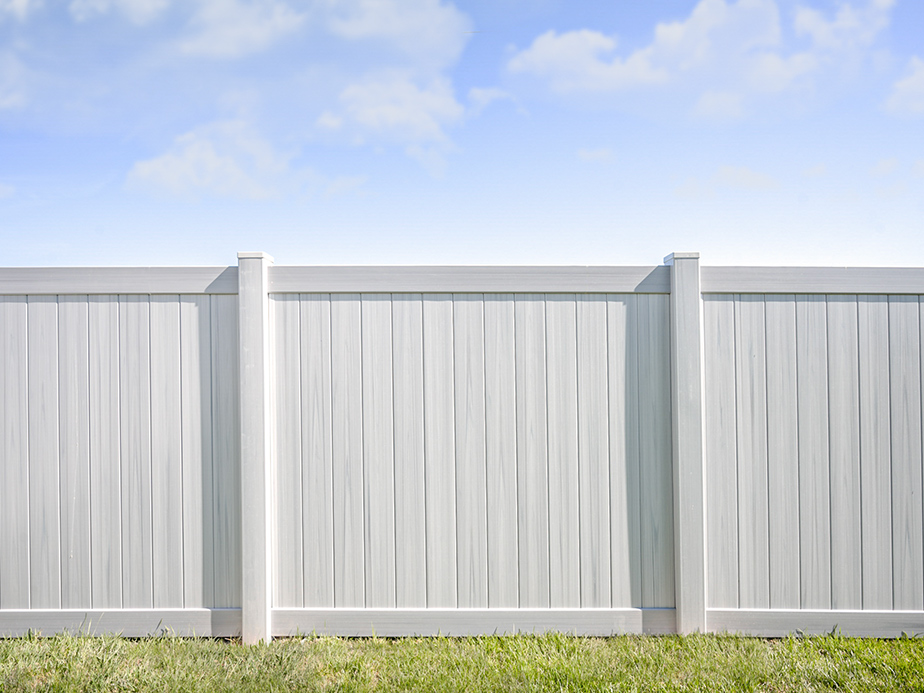 Louisville Kentucky vinyl privacy fencing